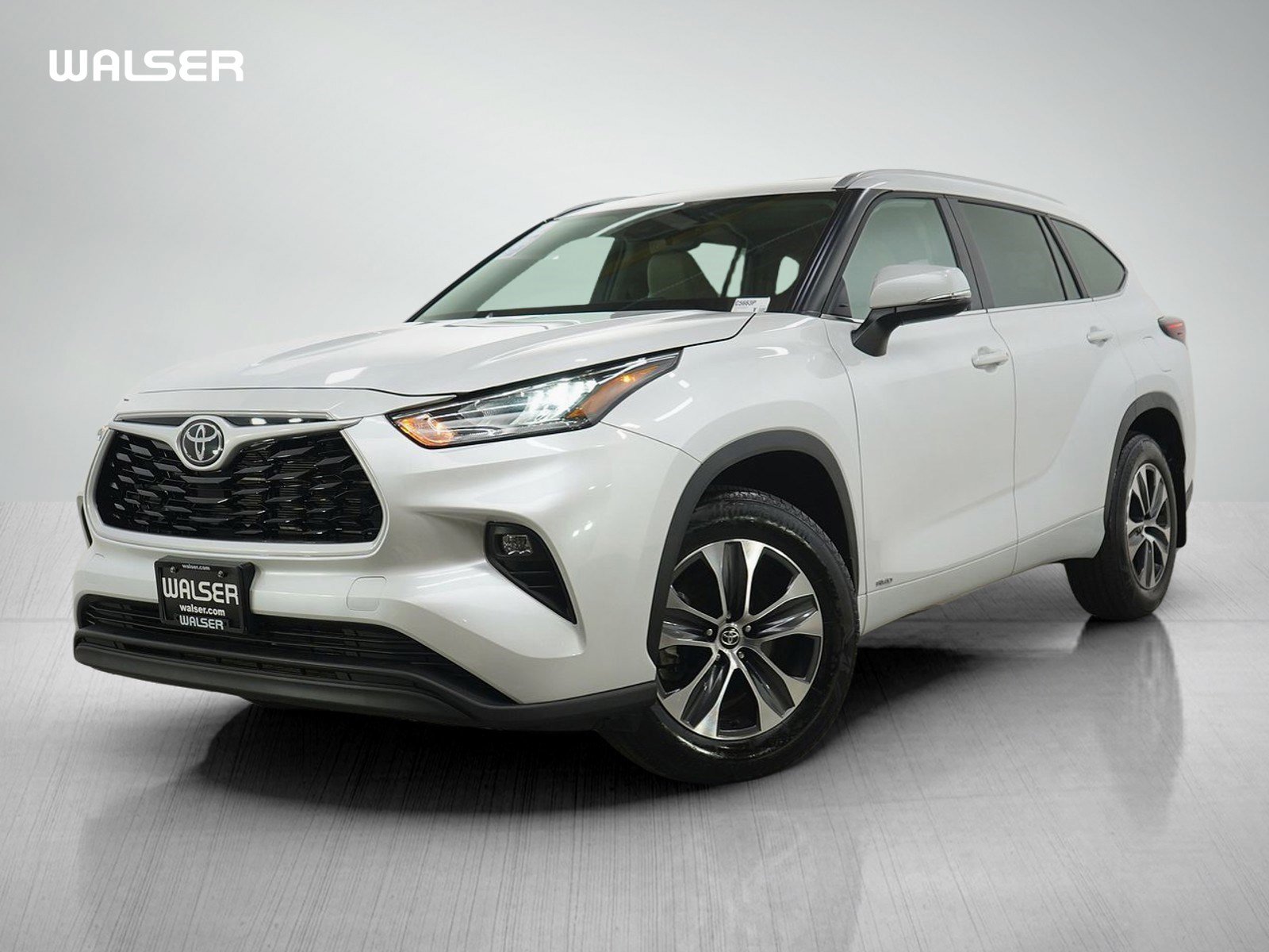 Used 2025 Toyota Highlander XLE AWD/4WD image 1