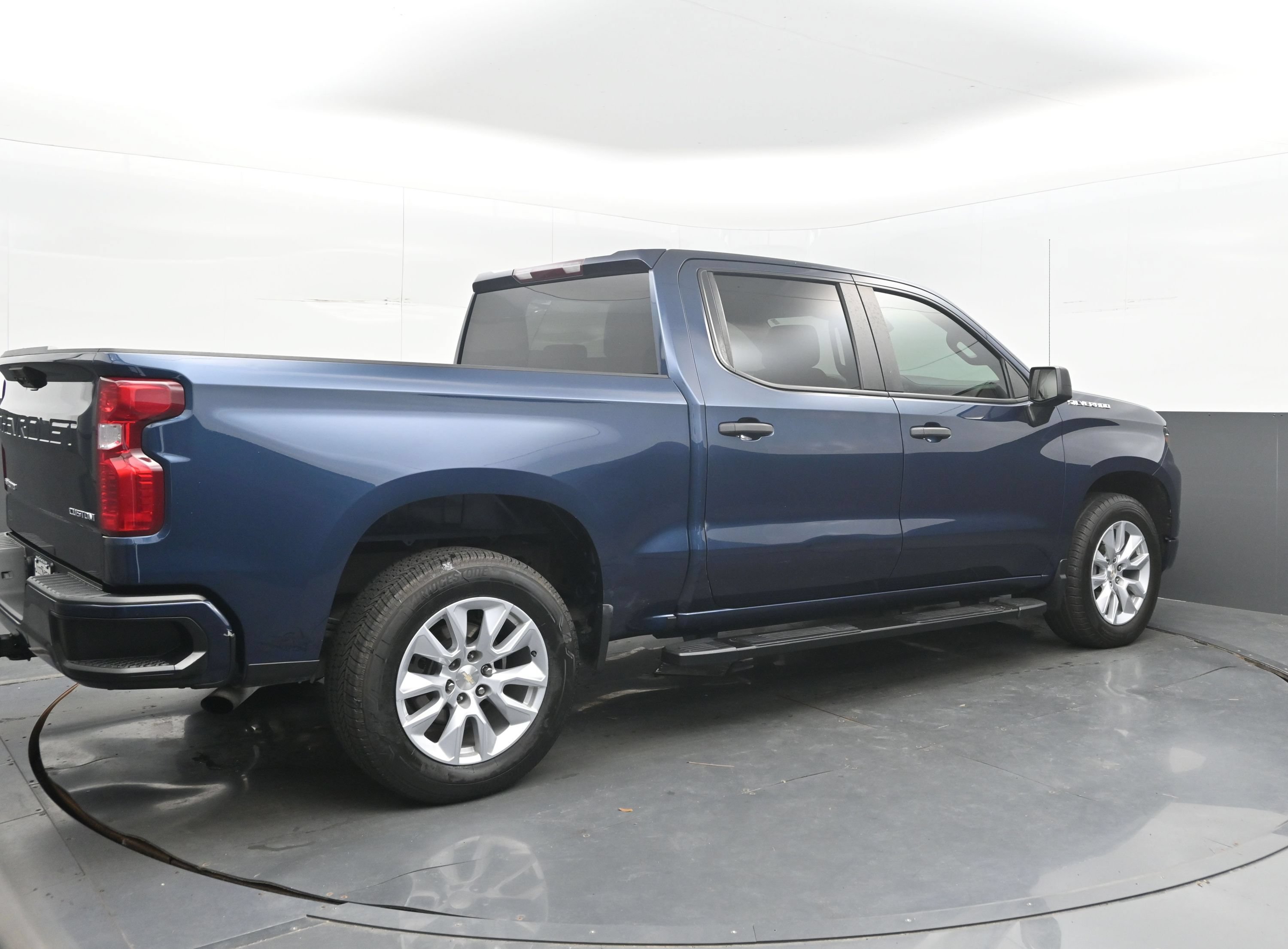 Used 2022 Chevrolet Silverado 1500 Custom RWD image 9