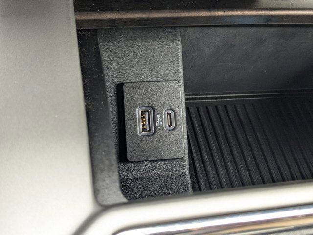Used 2022 Ford F350 Lariat image 27