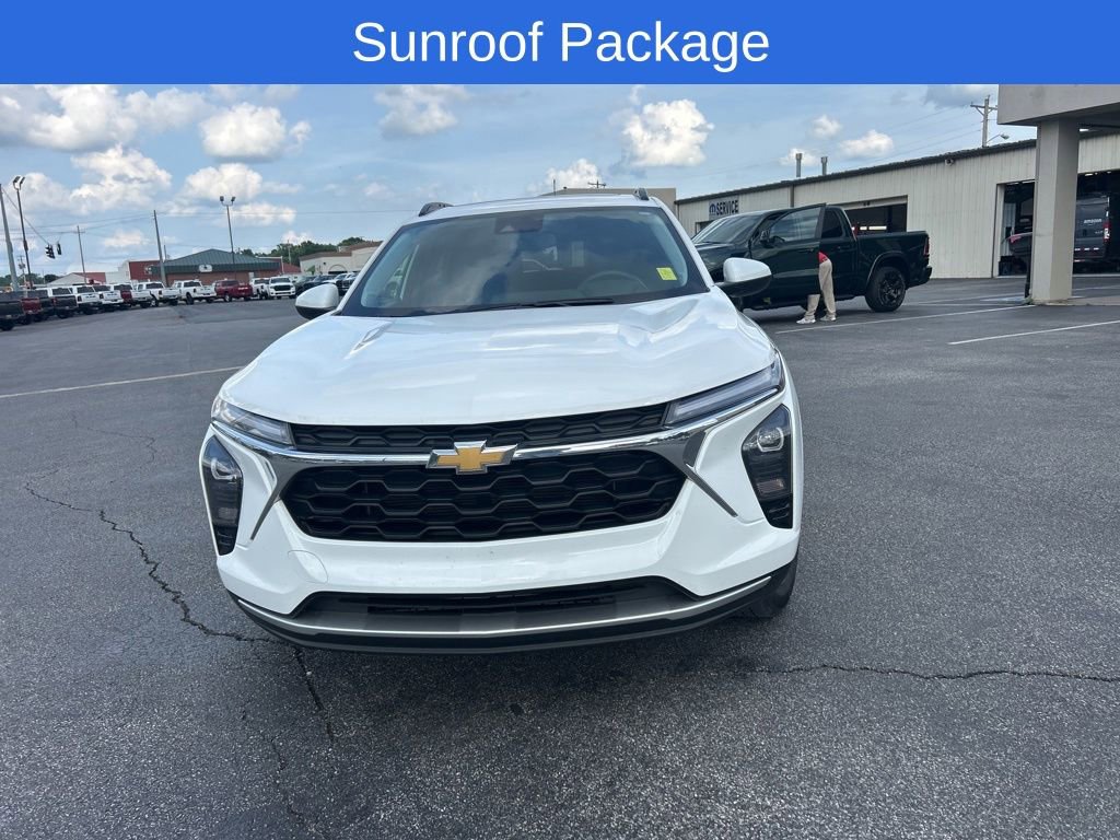 Used 2024 Chevrolet Trax LT w/ Sunroof Package FWD image 6