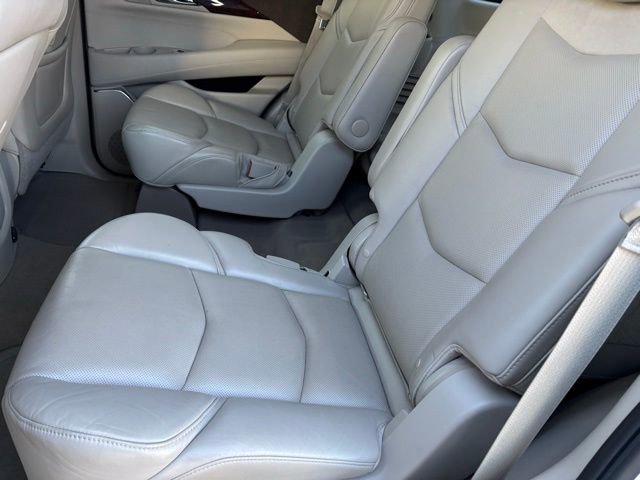 Used 2015 Cadillac Escalade Luxury image 12