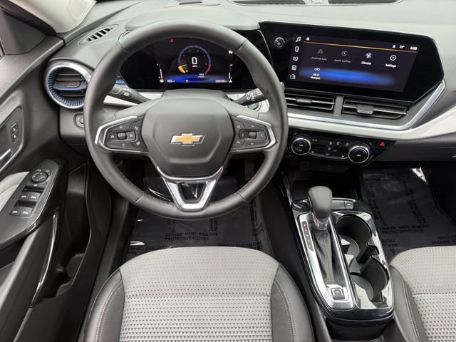 Used 2025 Chevrolet Trax LT w/ LT Convenience Package FWD image 14