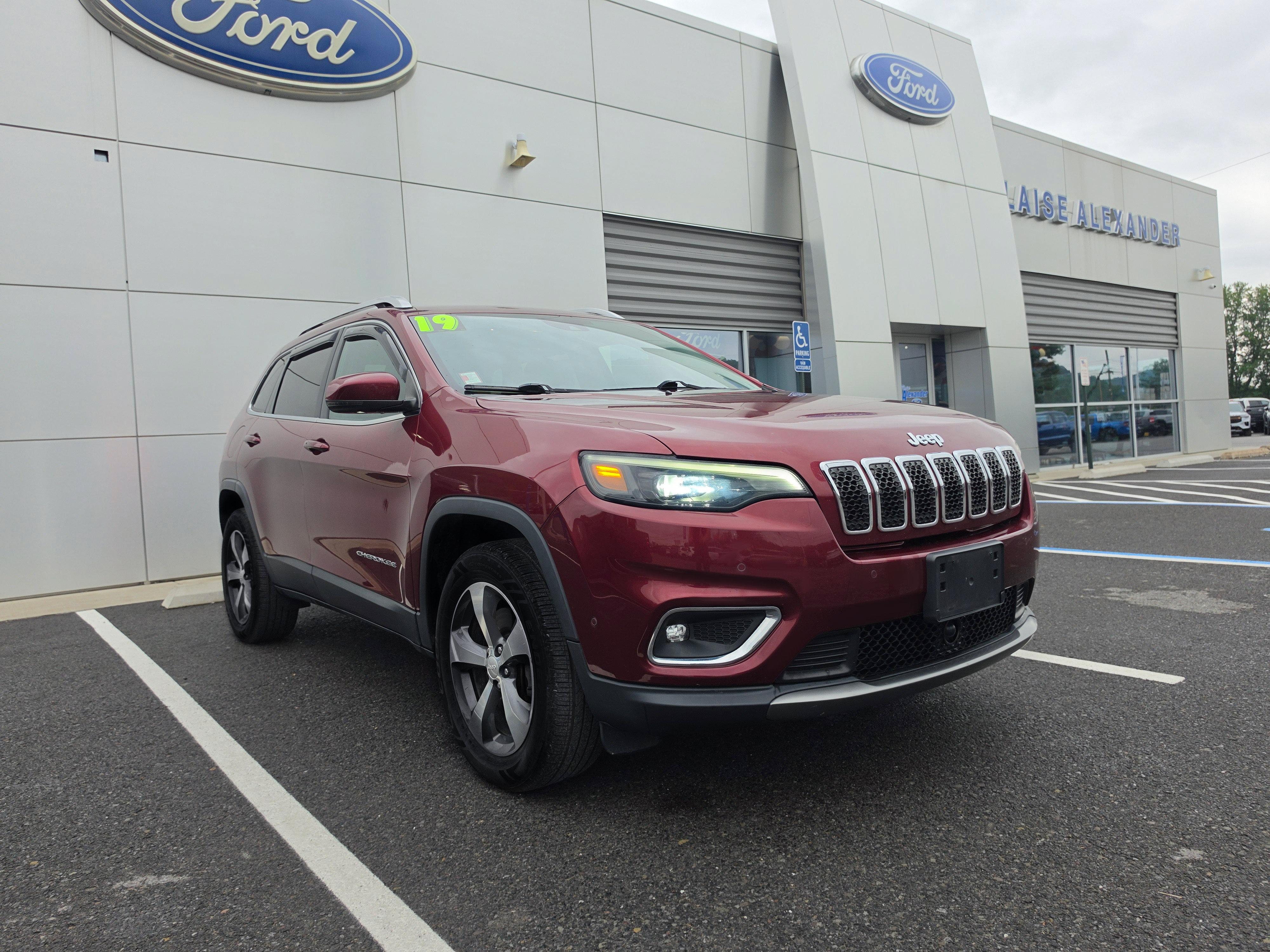 Used 2019 Jeep Cherokee Limited w/ Luxury Group