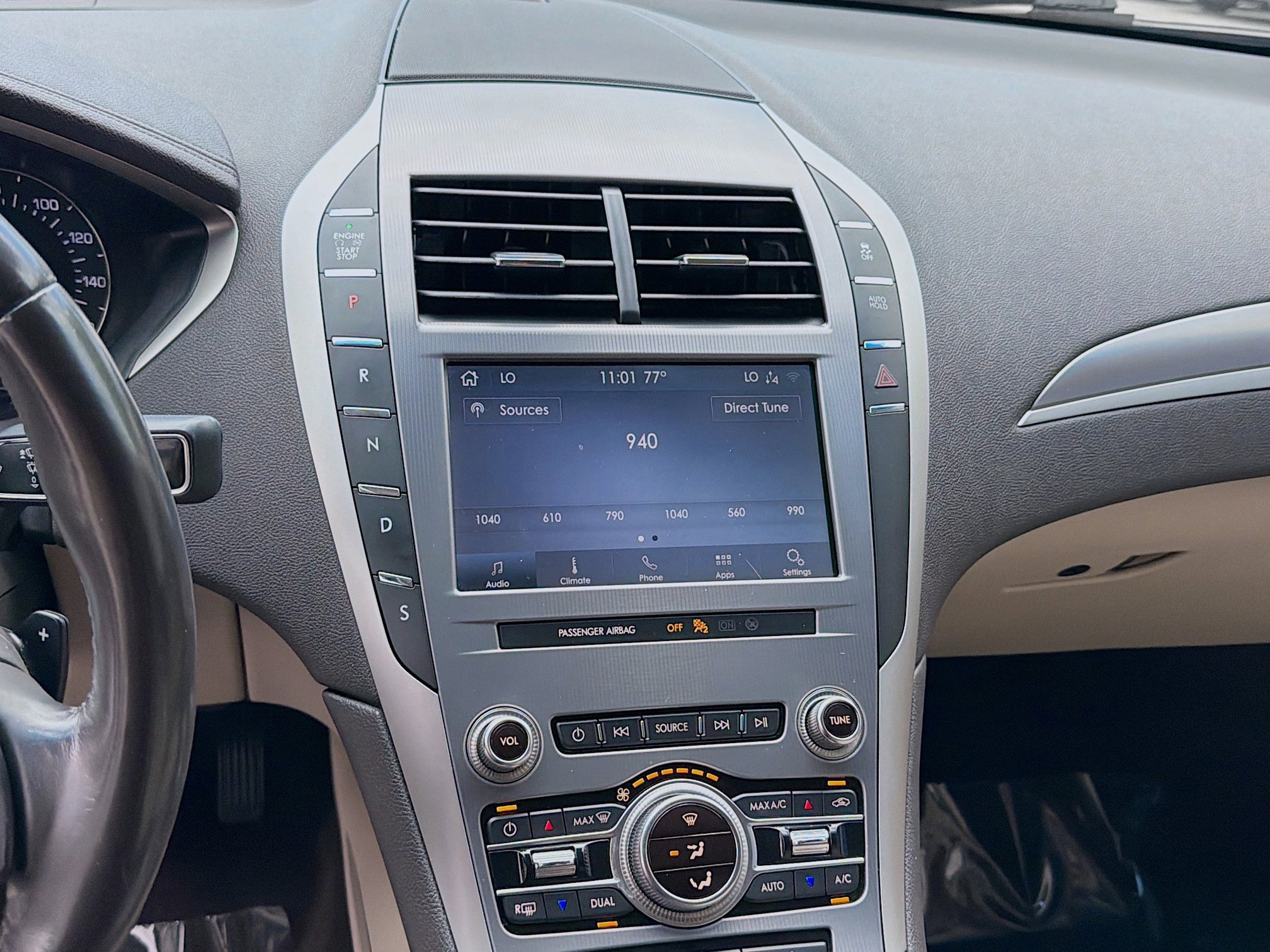 Used 2020 Lincoln MKZ FWD image 10