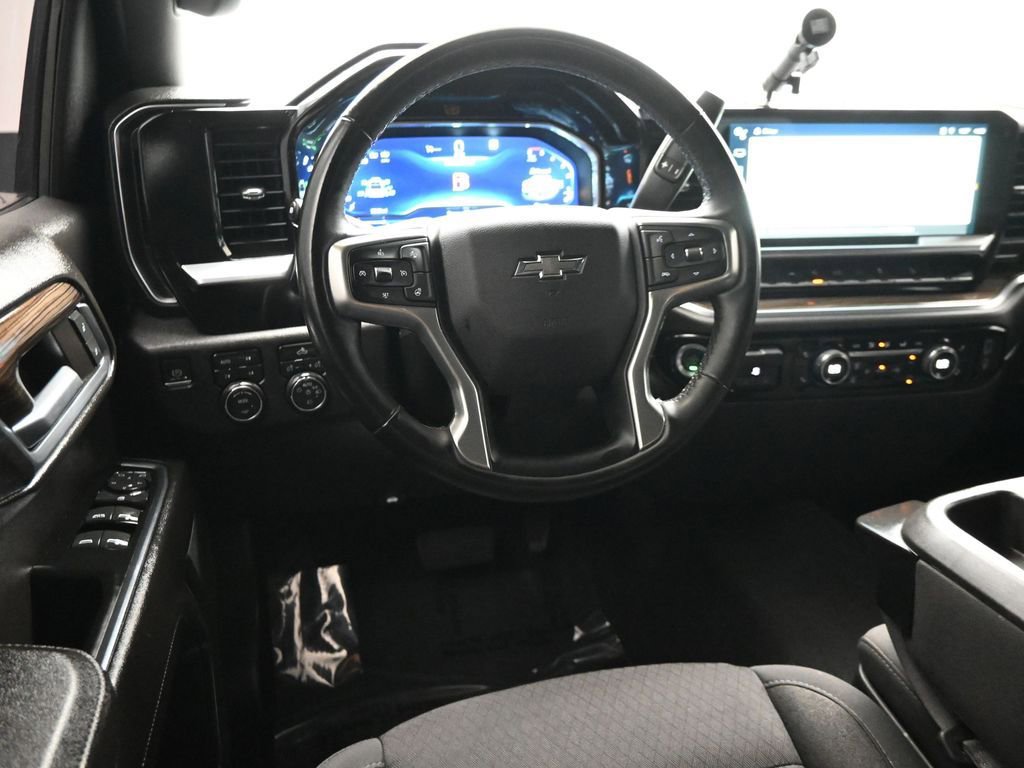 Used 2023 Chevrolet Silverado 1500 RST AWD/4WD image 16