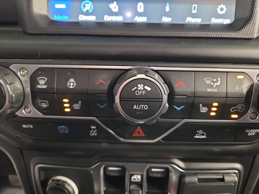 Used 2023 Jeep Wrangler Unlimited Sahara w/ Cold Weather Group AWD/4WD image 20