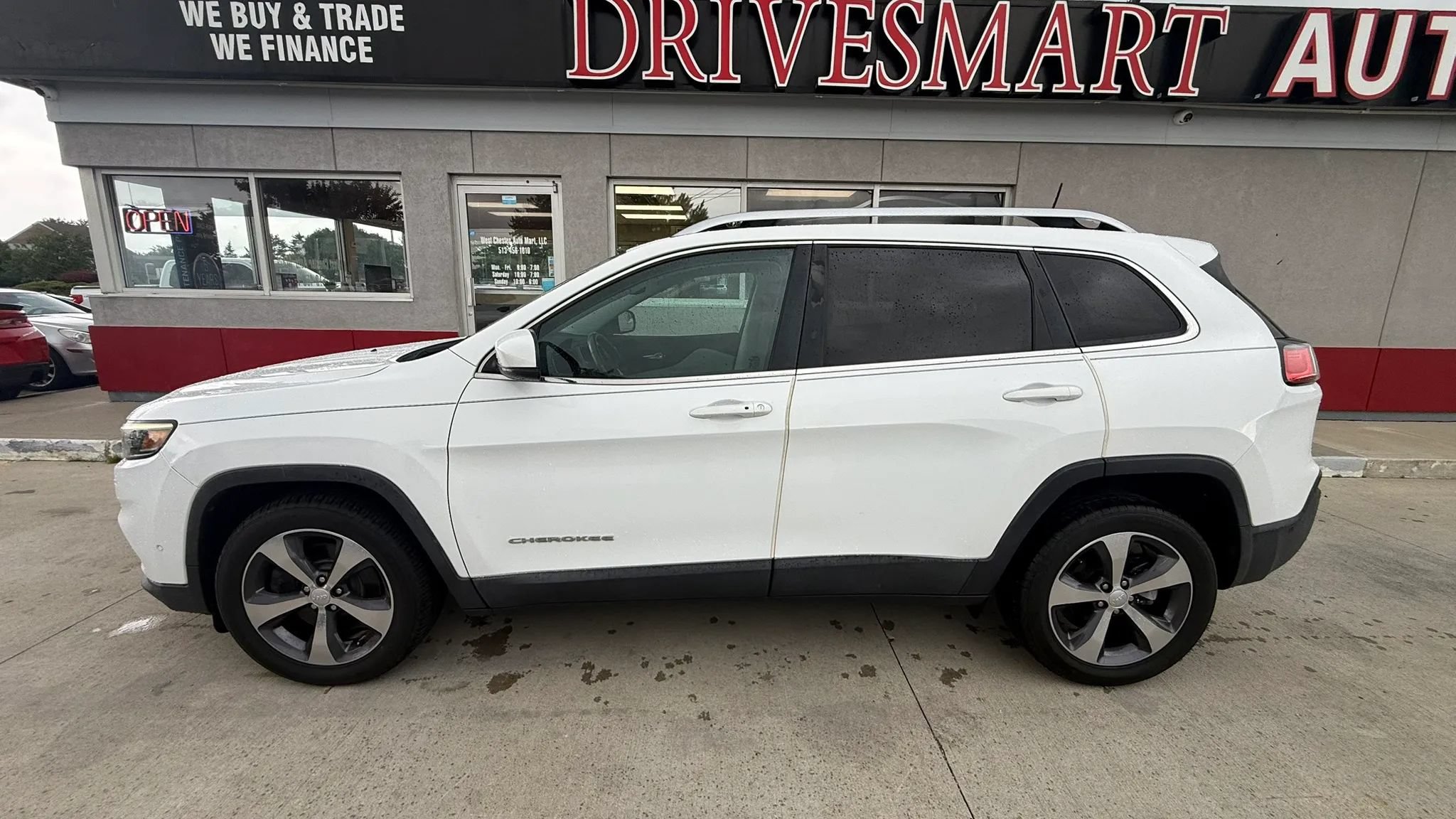Used 2019 Jeep Cherokee Limited w/ Luxury Group FWD image 5