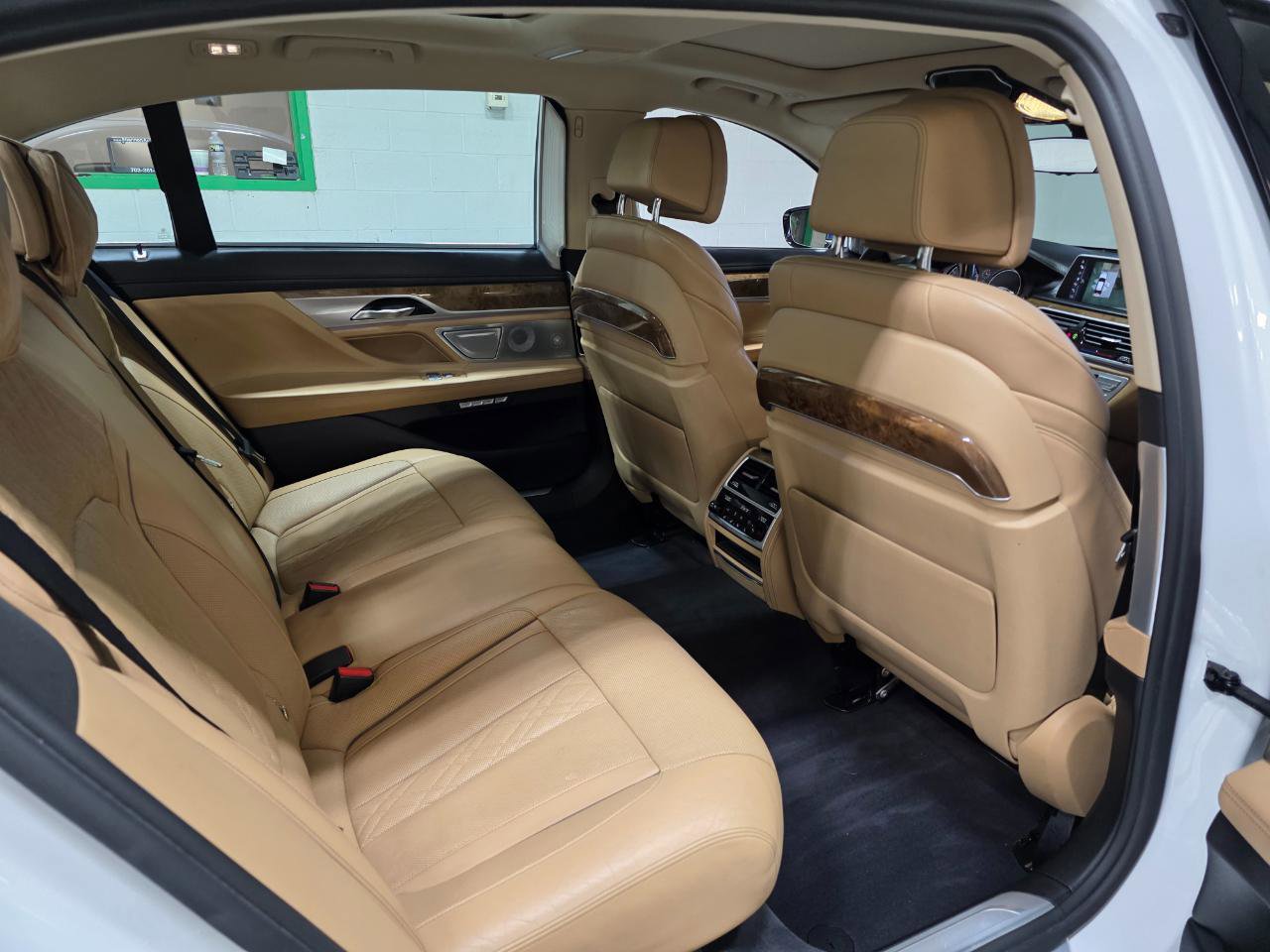 Used 2017 BMW 740i xDrive image 23