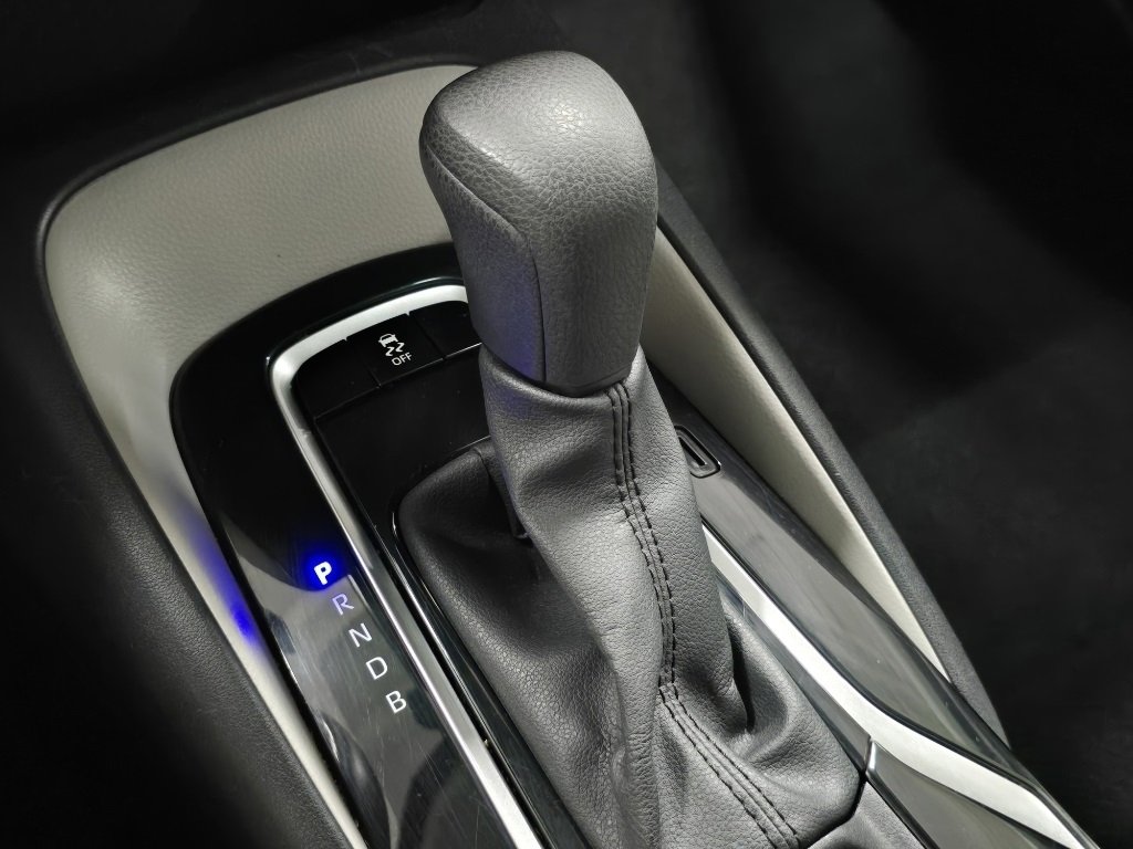 Used 2020 Toyota Corolla LE FWD image 29