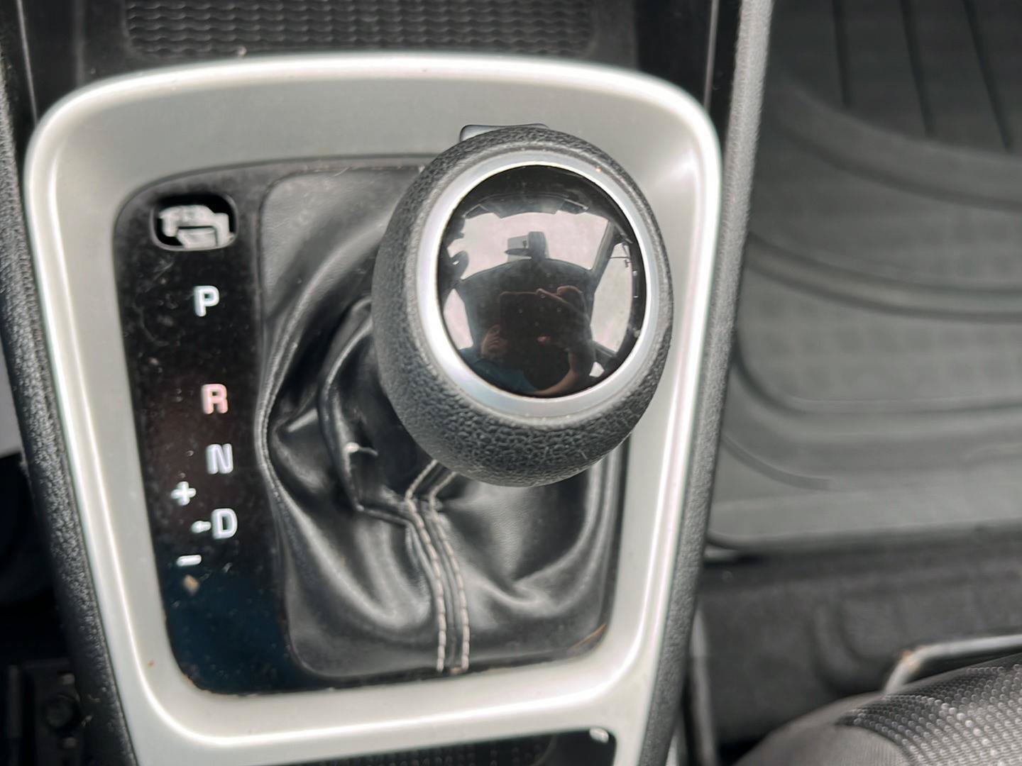 Used 2021 Hyundai Venue SE FWD image 16