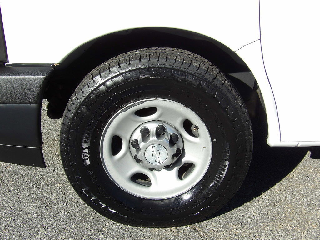 Used 2017 Chevrolet Express 2500 image 46