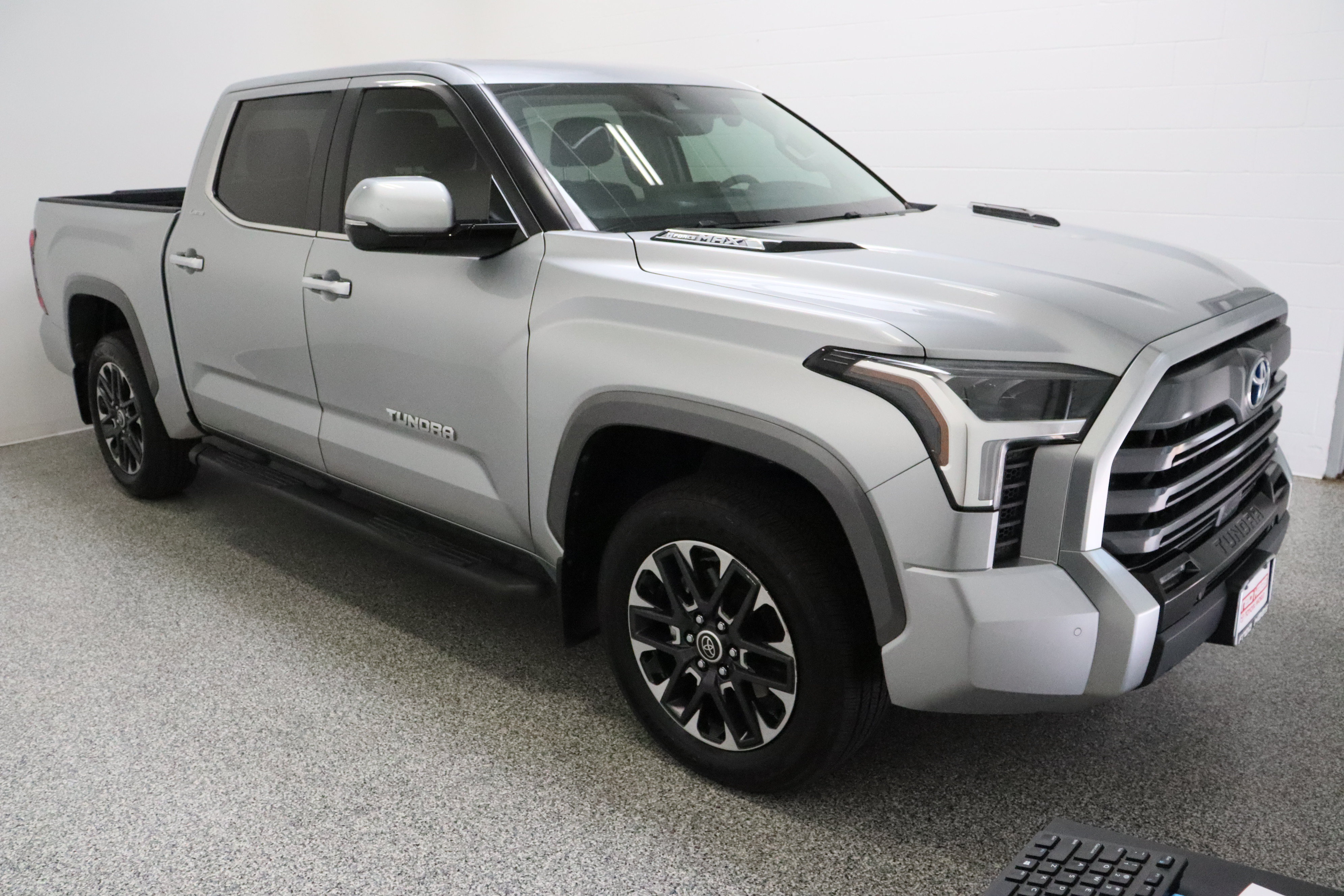 Used 2024 Toyota Tundra Limited w/ Power Package AWD/4WD image 4