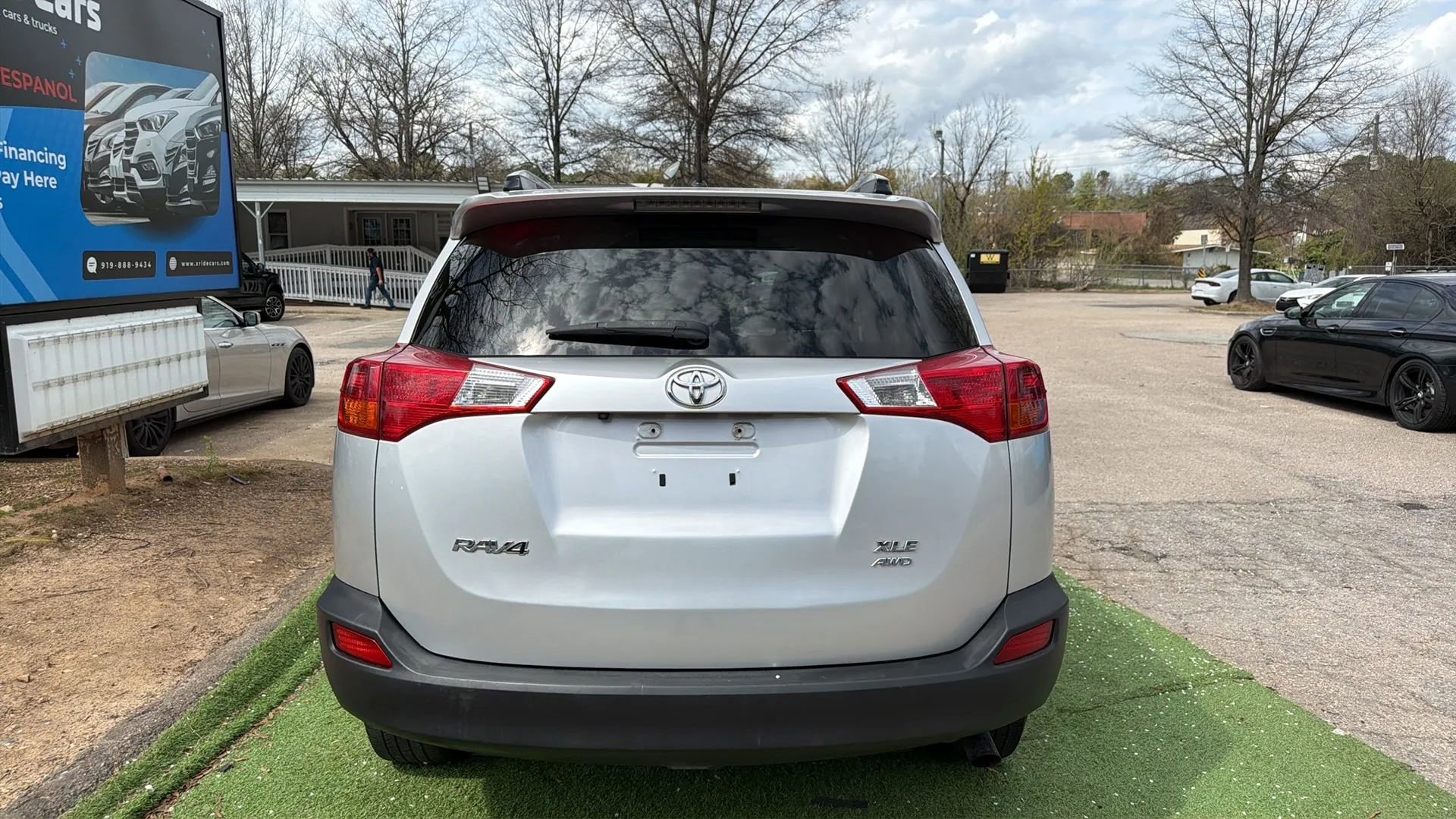 Used 2013 Toyota RAV4 XLE AWD/4WD image 9