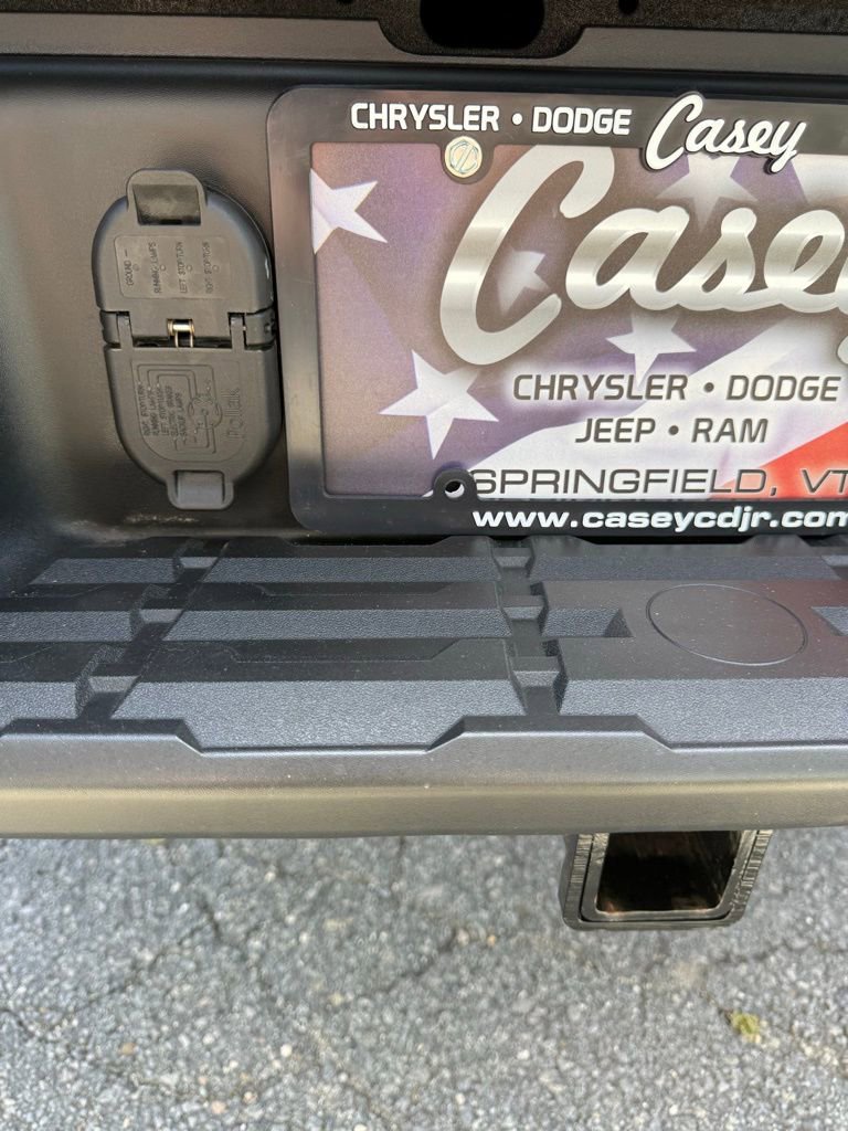 Used 2024 Nissan Frontier SV w/ Technology Package image 11