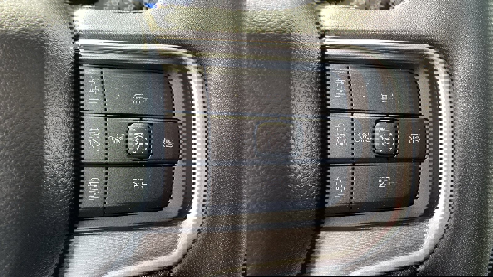 Used 2025 Jeep Wagoneer 4WD w/ Premium Group I image 12