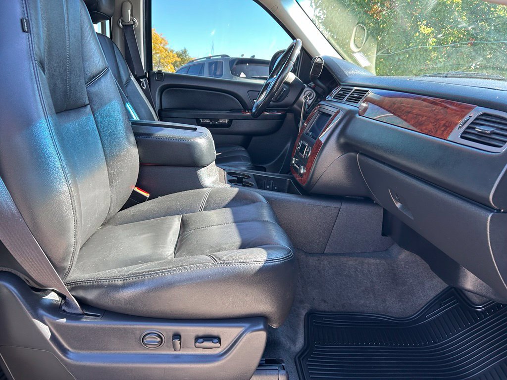 Used 2014 Chevrolet Suburban LT AWD/4WD image 31