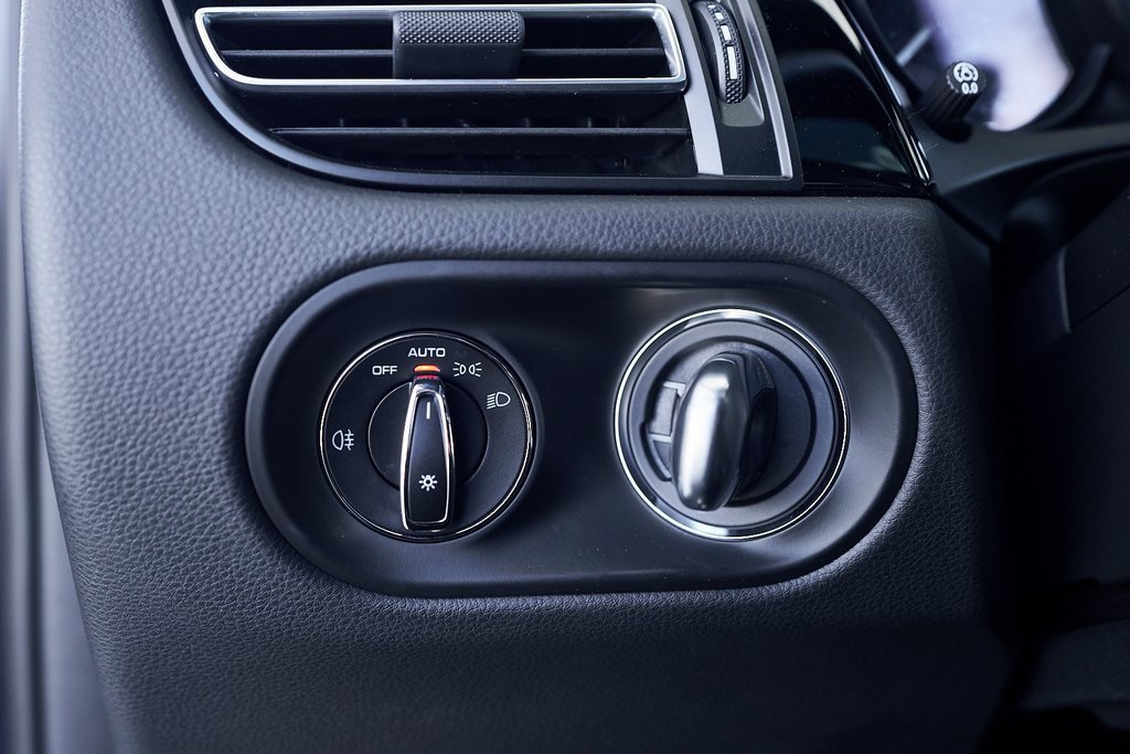 Used 2024 Porsche Macan image 38