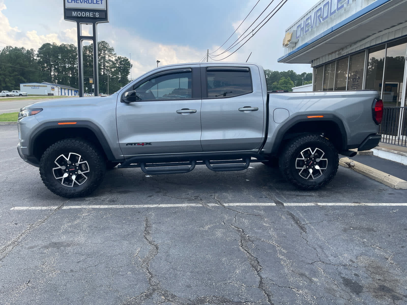 Used 2023 GMC Canyon AT4X AWD/4WD image 4