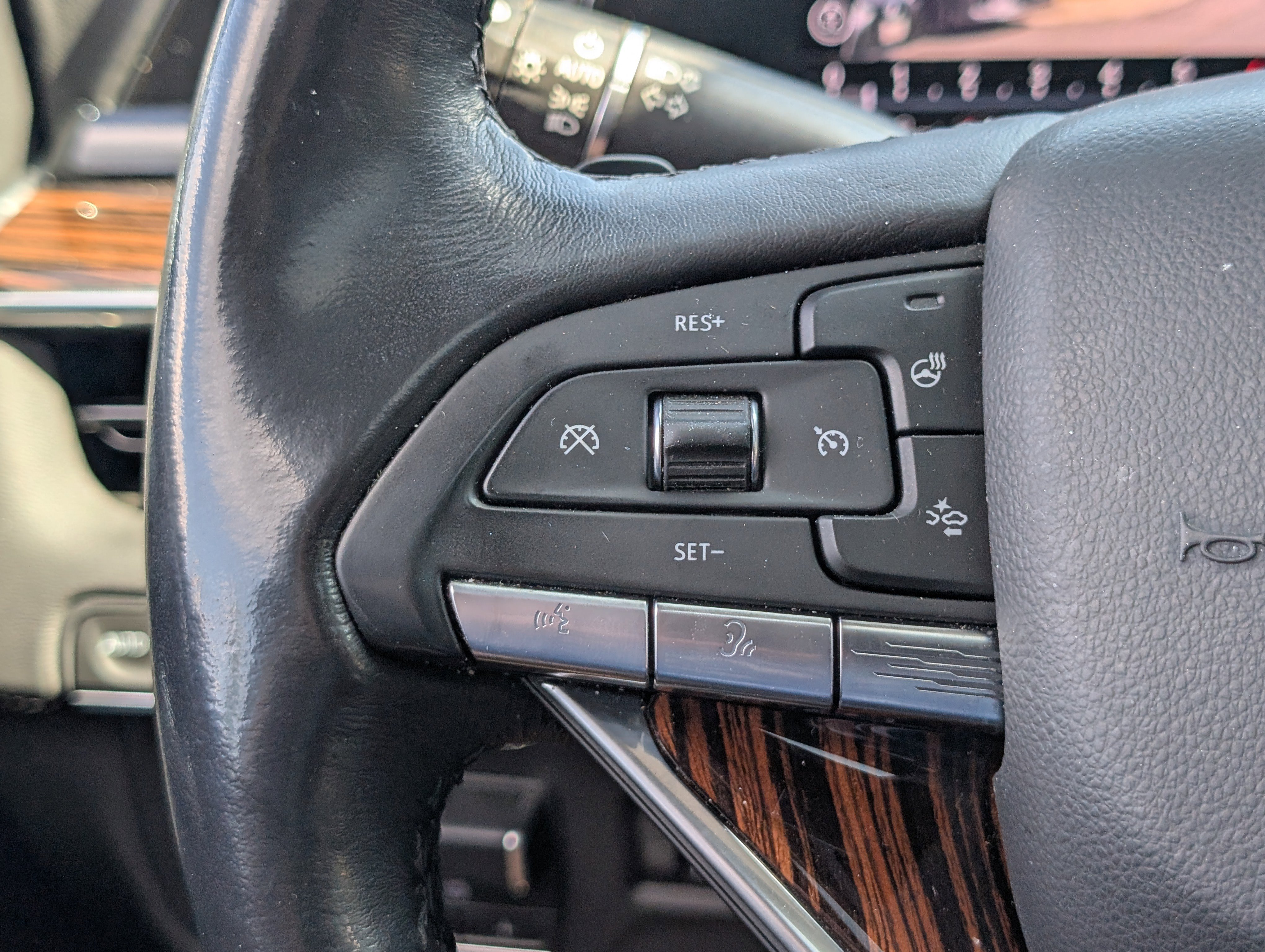 Used 2021 Cadillac Escalade ESV Premium Luxury w/ Performance Package image 26