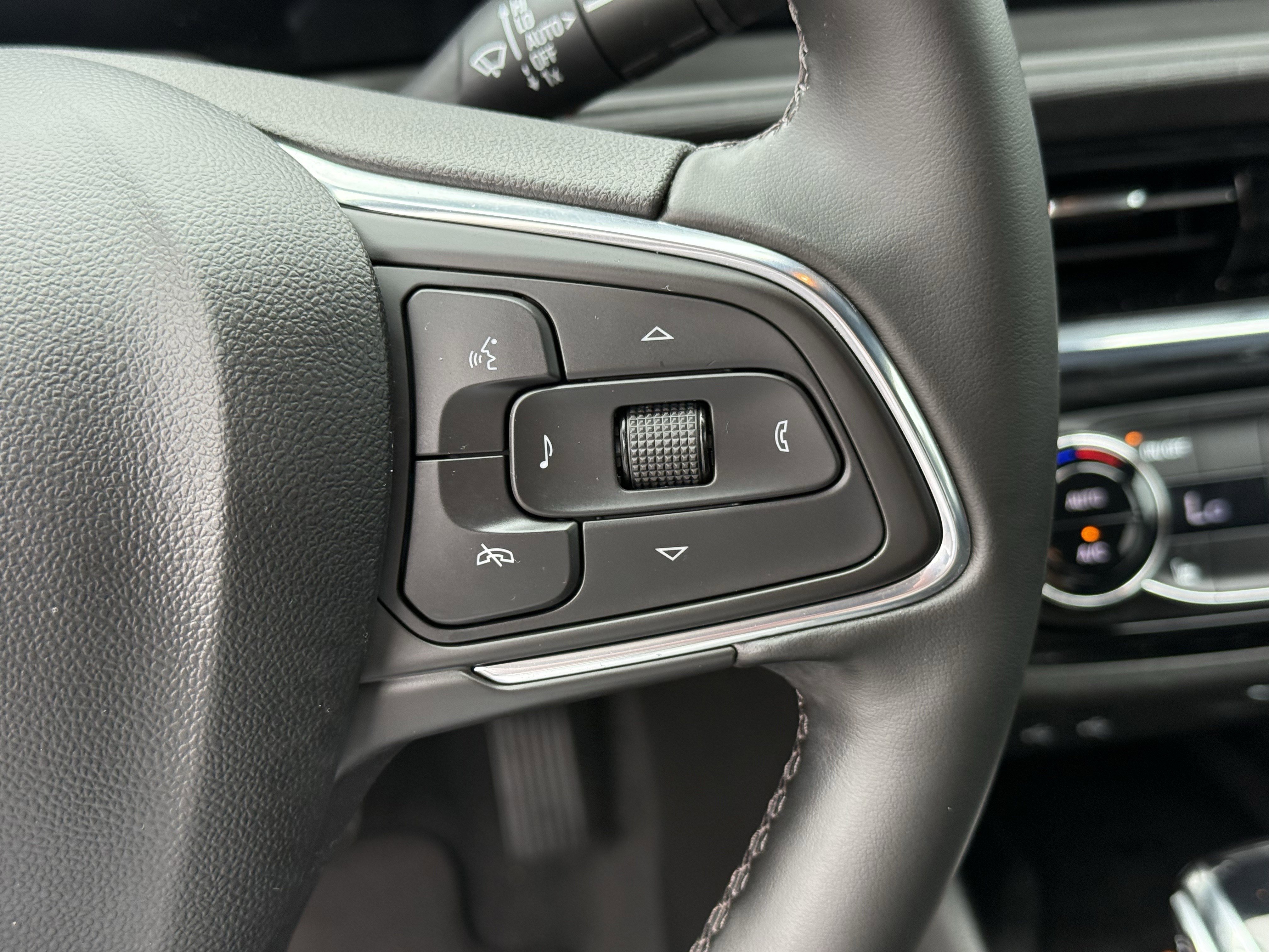 Used 2025 Buick Envista Sport Touring w/ Convenience I Package image 17