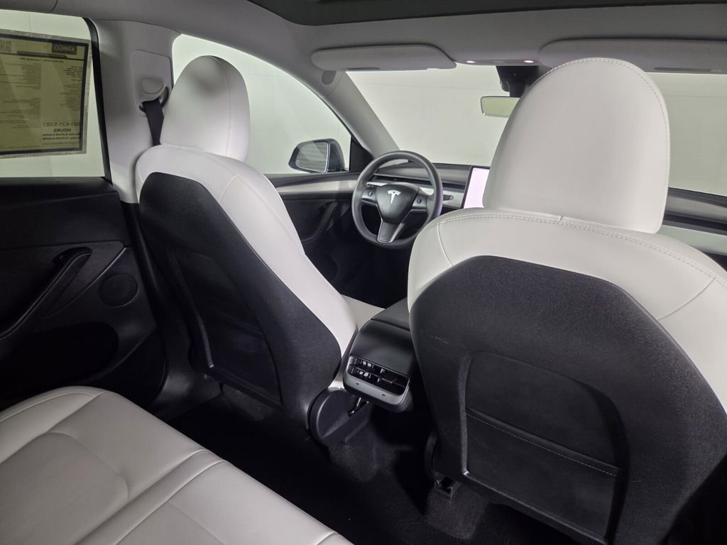 Used 2024 Tesla Model Y Long Range AWD/4WD image 30