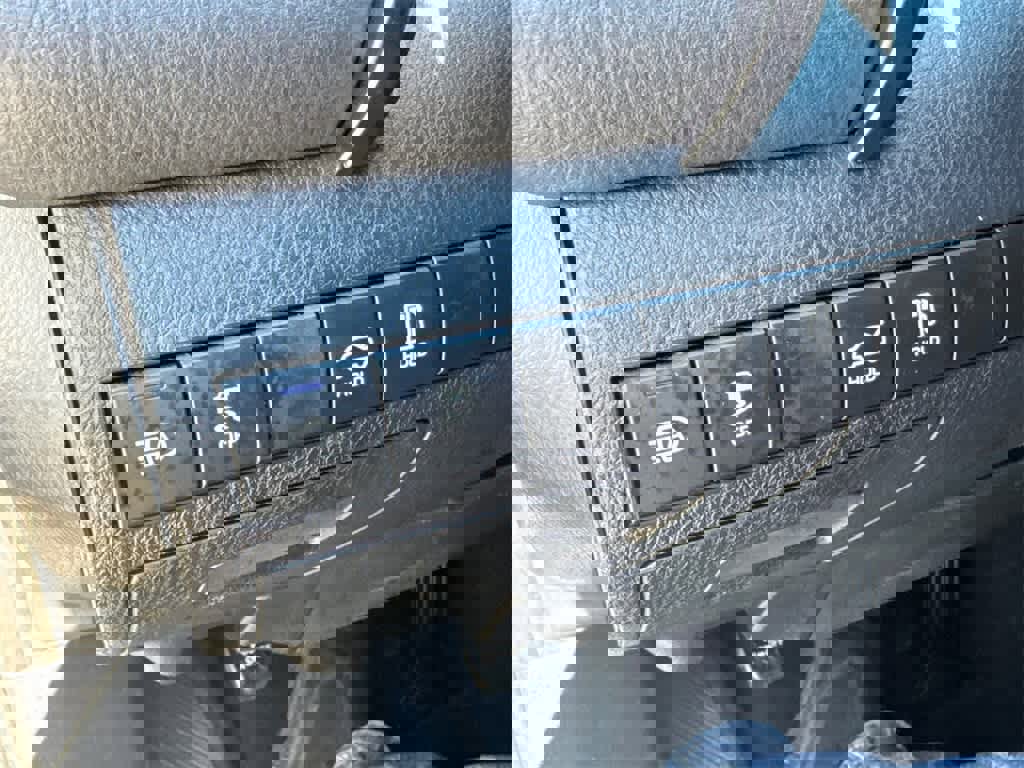 Used 2023 Toyota Camry SE image 30