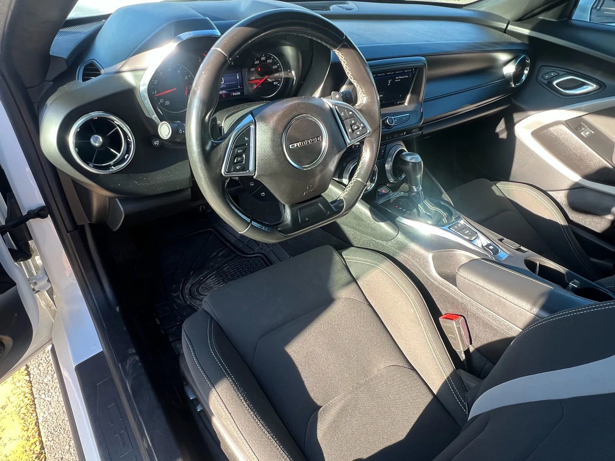 Used 2020 Chevrolet Camaro LT RWD image 23