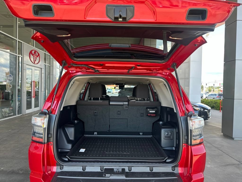 Used 2021 Toyota 4Runner SR5 AWD/4WD image 17