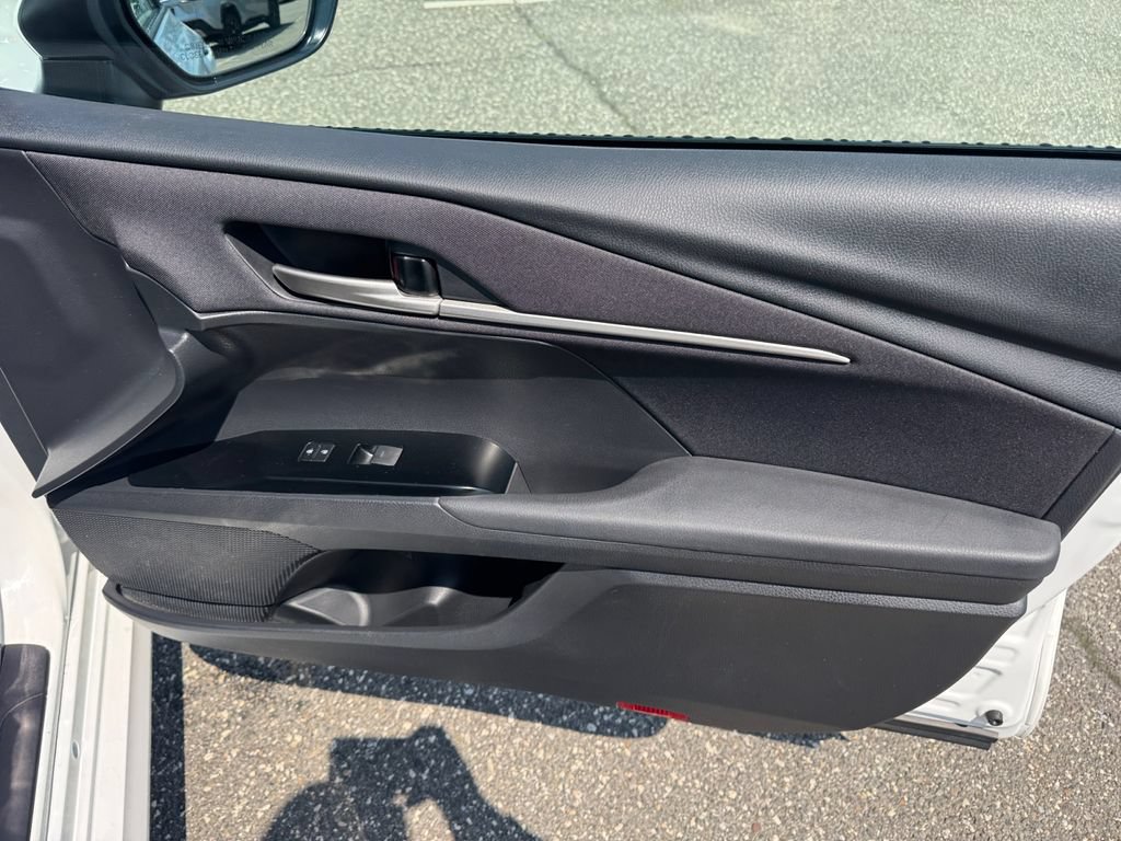 Used 2025 Toyota Camry LE FWD image 17