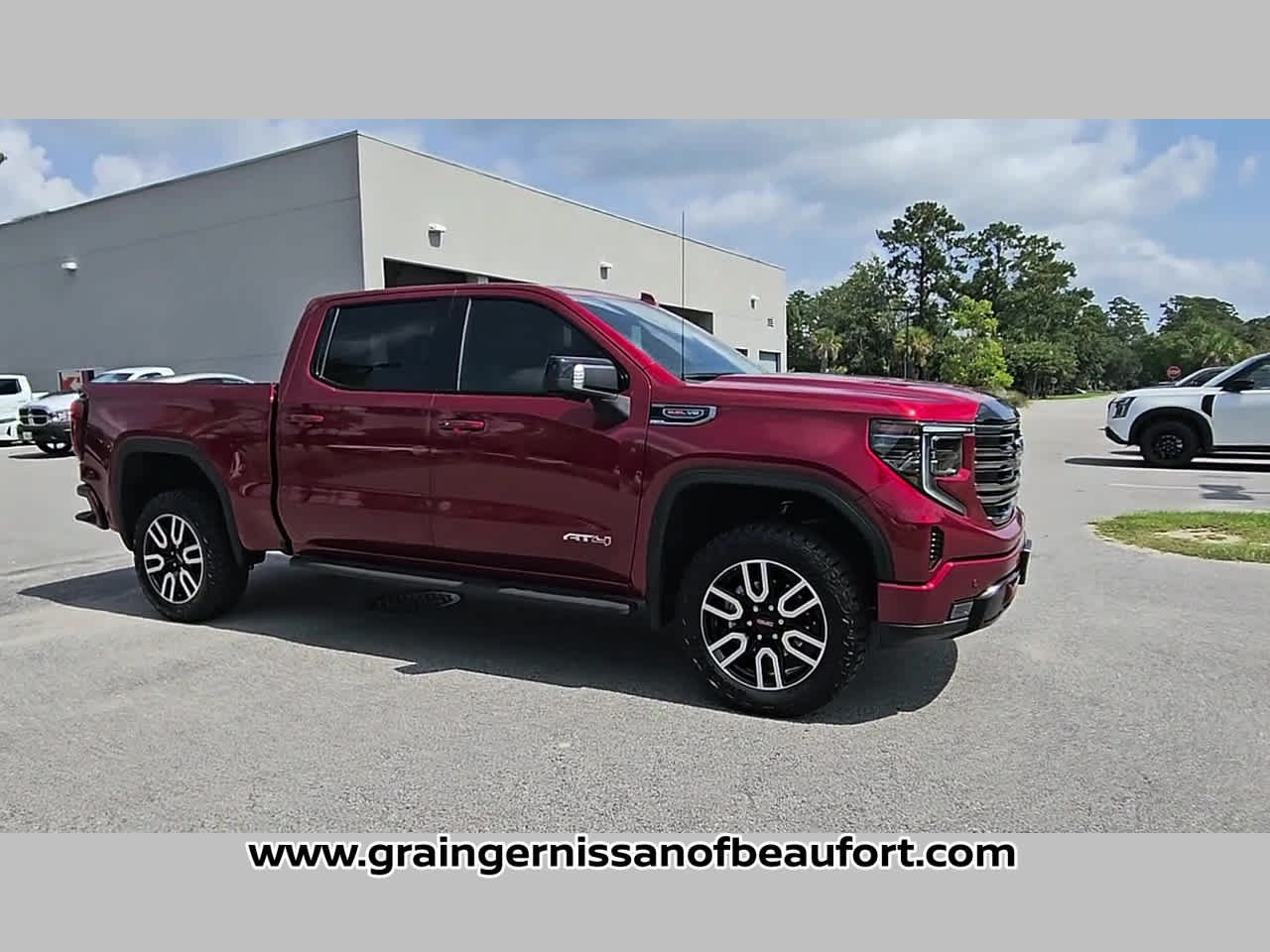 Used 2025 GMC Sierra 1500 AT4 w/ AT4 Premium Package AWD/4WD image 32