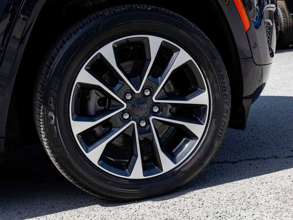 Used 2022 Jeep Grand Cherokee Overland AWD/4WD image 9