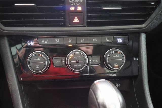 Used 2019 Volkswagen Jetta SEL w/ Cold Weather Package FWD image 19