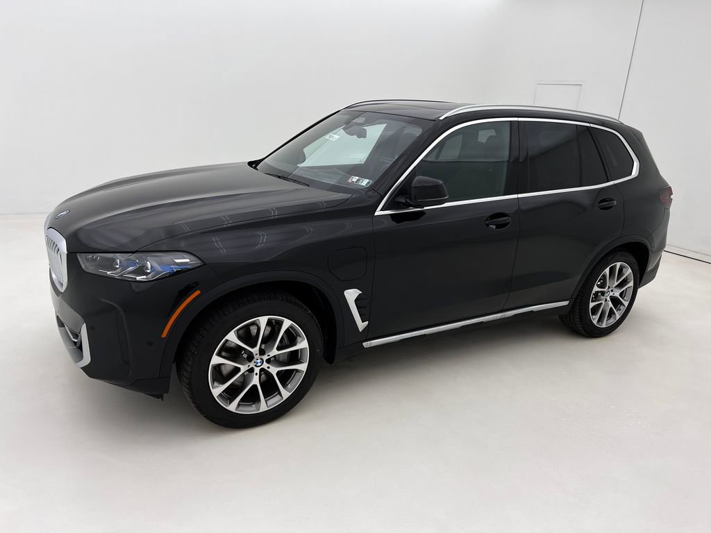 New 2026 BMW X5 xDrive50e w/ Climate Comfort Package AWD/4WD image 2