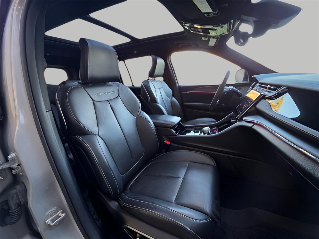 Used 2024 Jeep Grand Cherokee Overland w/ Luxury Tech Group IV image 16