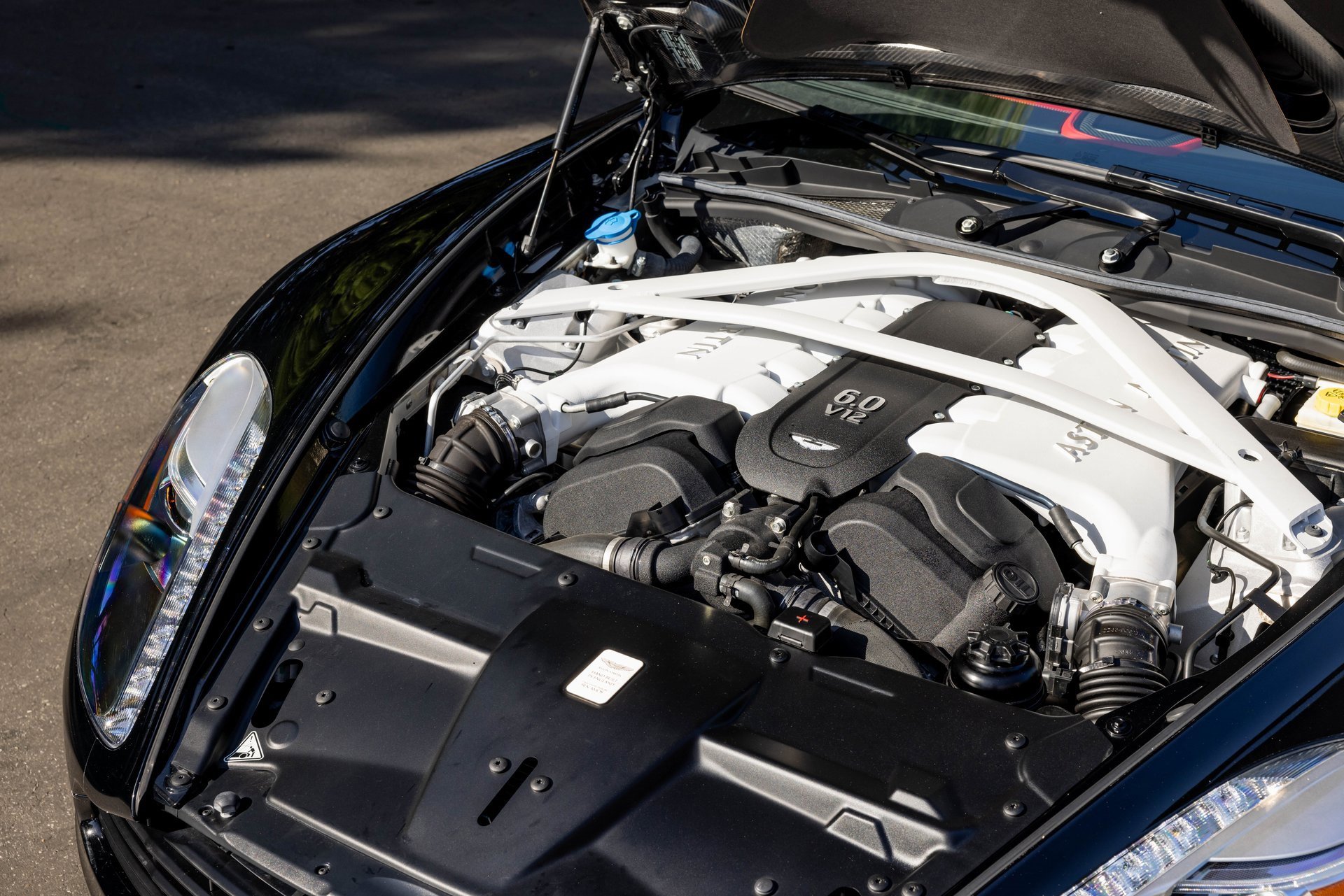 Used 2014 Aston Martin Vanquish Coupe image 12