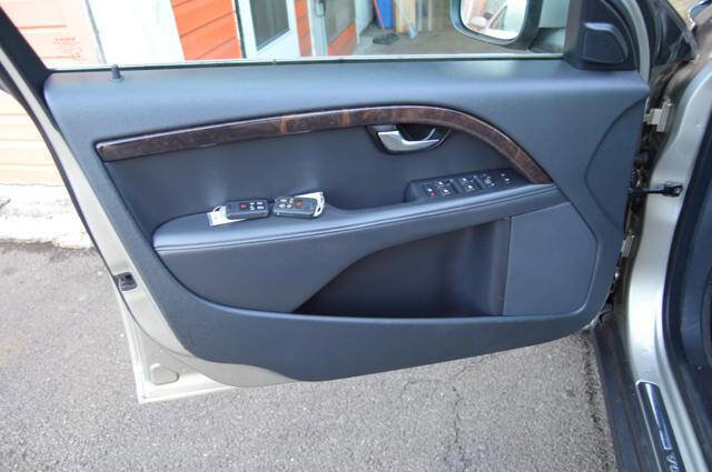 Used 2016 Volvo XC70 T5 Premier w/ Proximity Package image 32