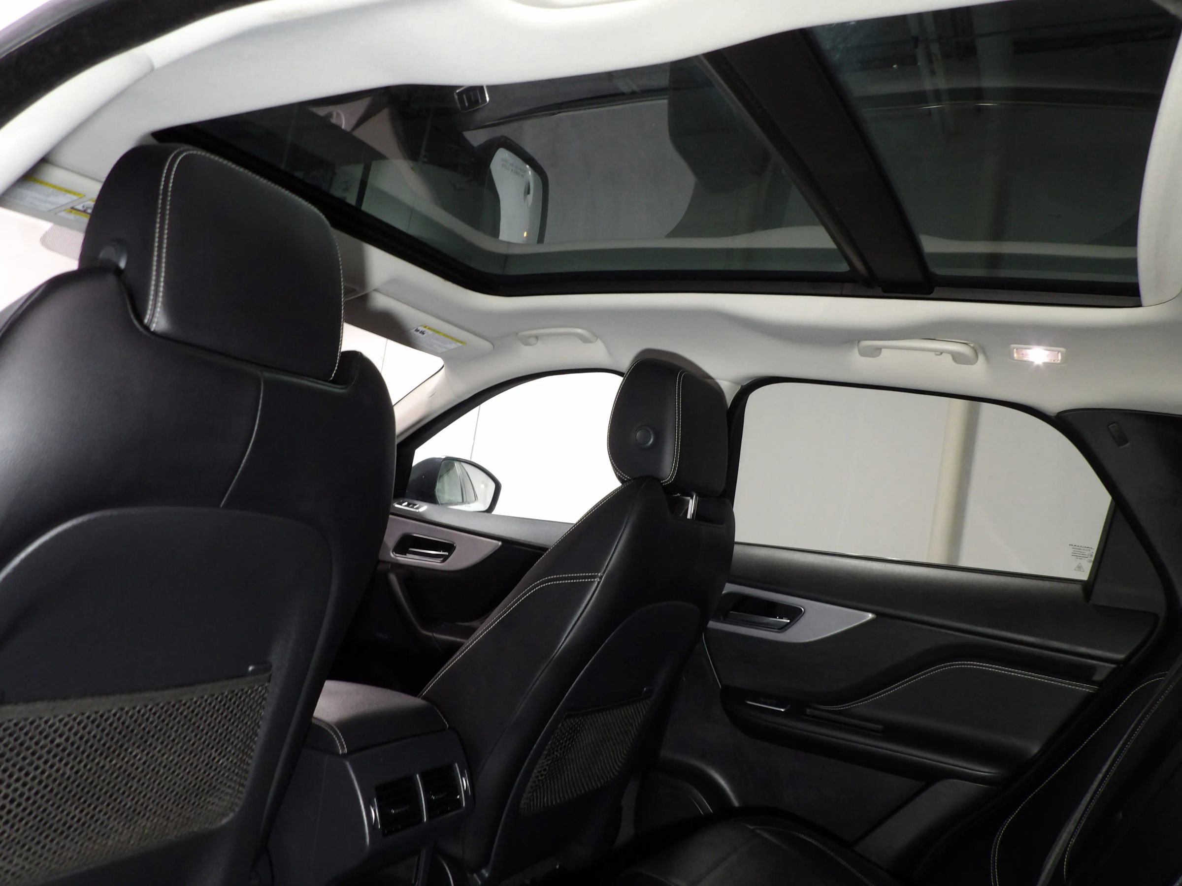 Used 2018 Jaguar F-PACE R-Sport image 16