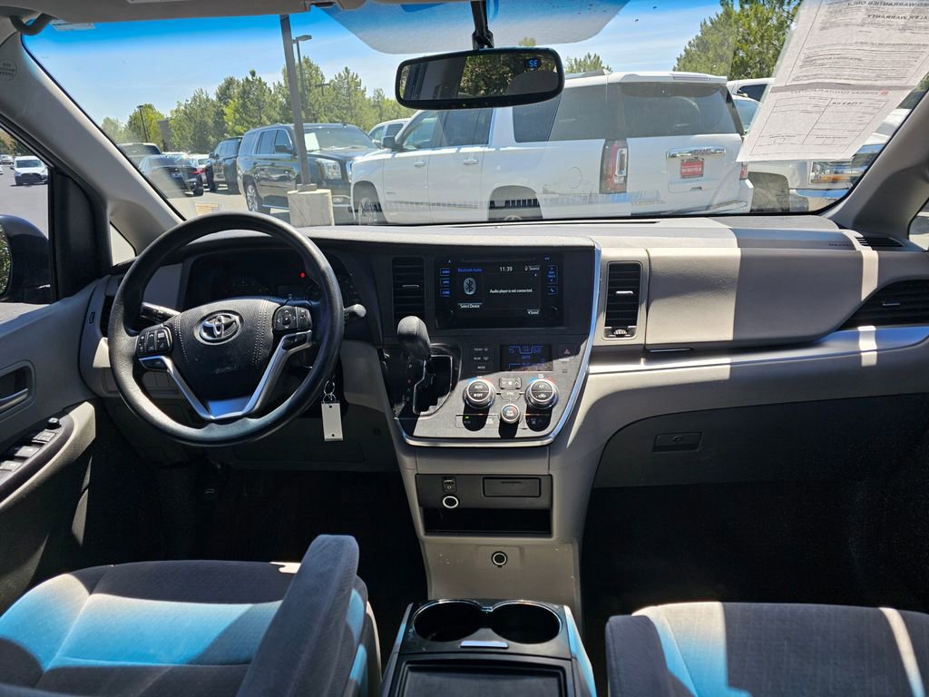 Used 2015 Toyota Sienna LE FWD image 17