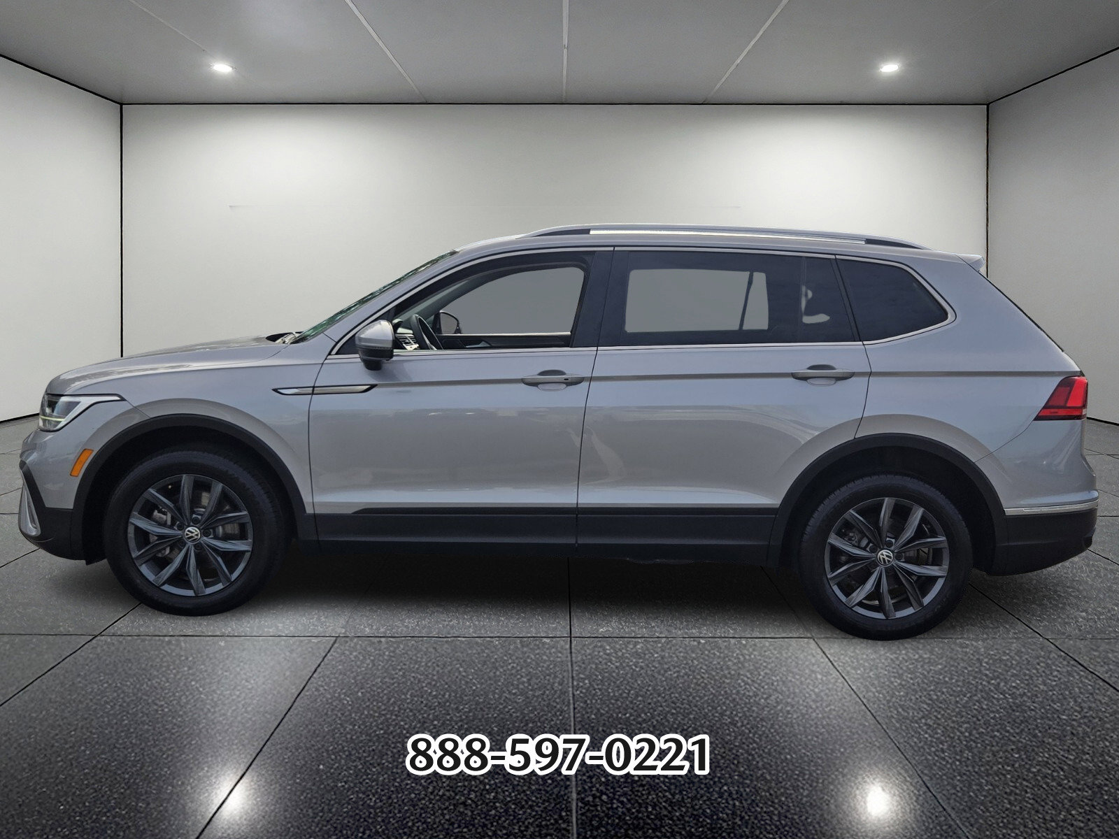 Used 2022 Volkswagen Tiguan SE image 6