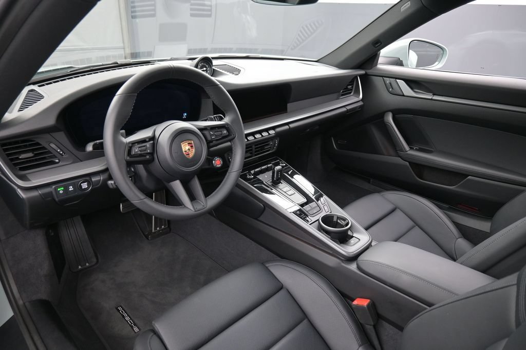 Certified 2025 Porsche 911 Carrera RWD image 4