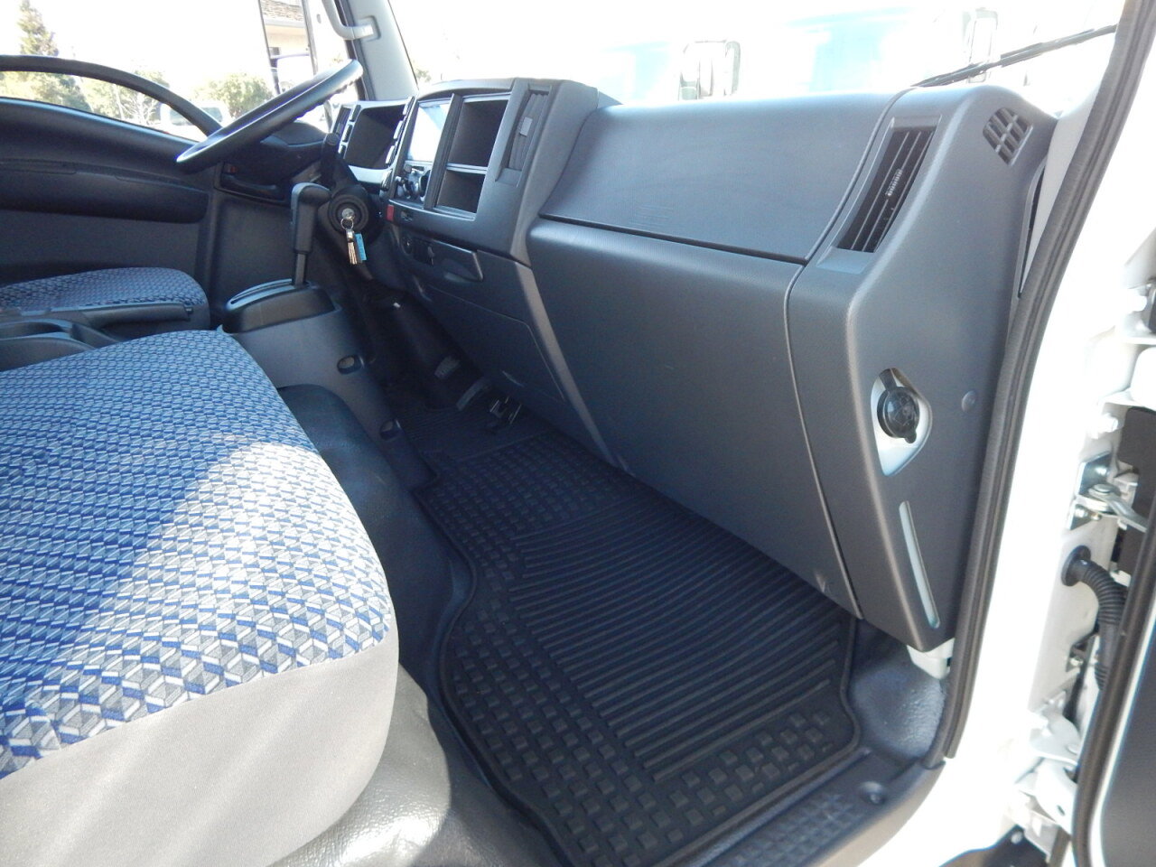 Used 2024 Isuzu NPR image 21