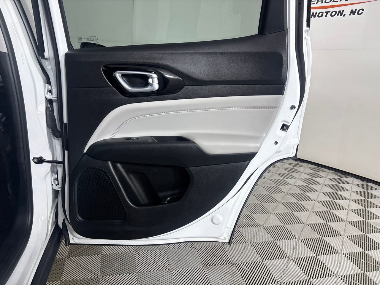 Used 2022 Jeep Compass Limited AWD/4WD image 21