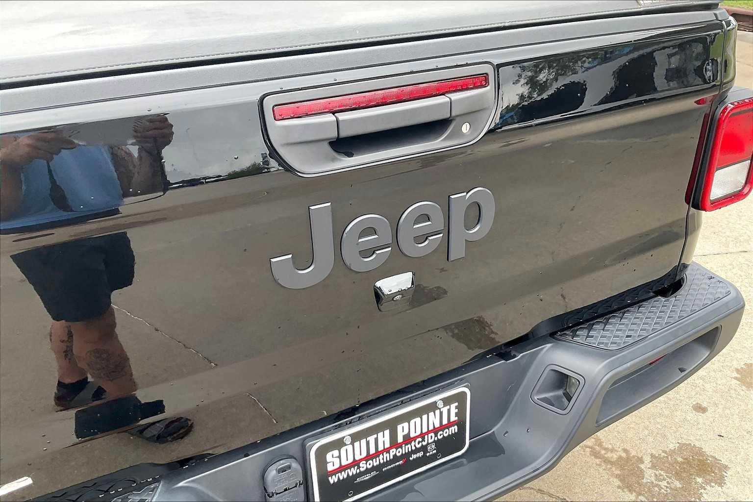 Used 2020 Jeep Gladiator Sport w/ Quick Order Package 24S image 28