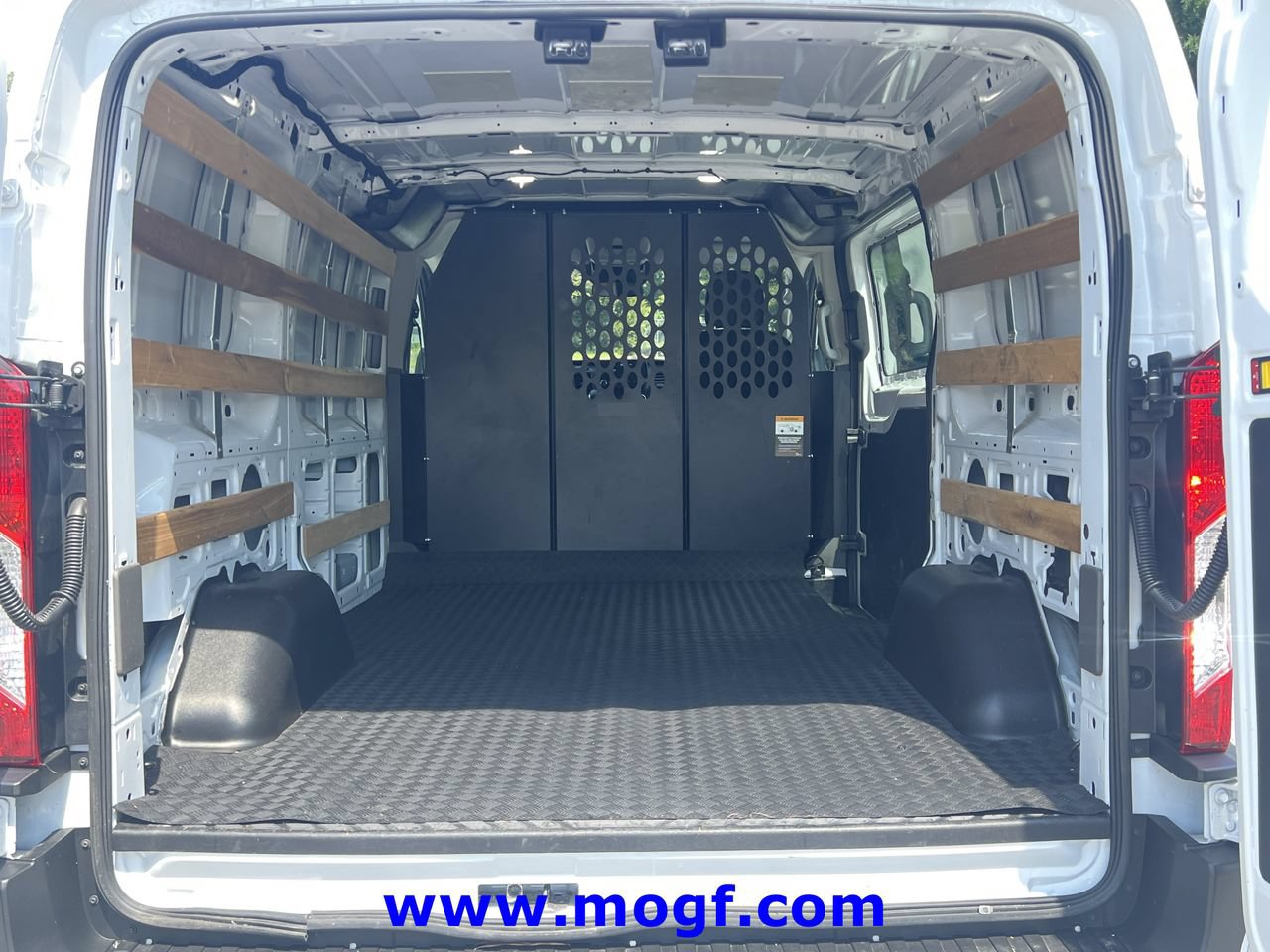 Used 2025 Ford Transit 250 Low Roof w/ Exterior Upgrade Package RWD image 18