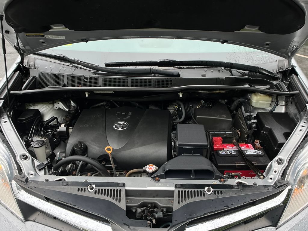 Used 2018 Toyota Sienna LE AWD/4WD image 22
