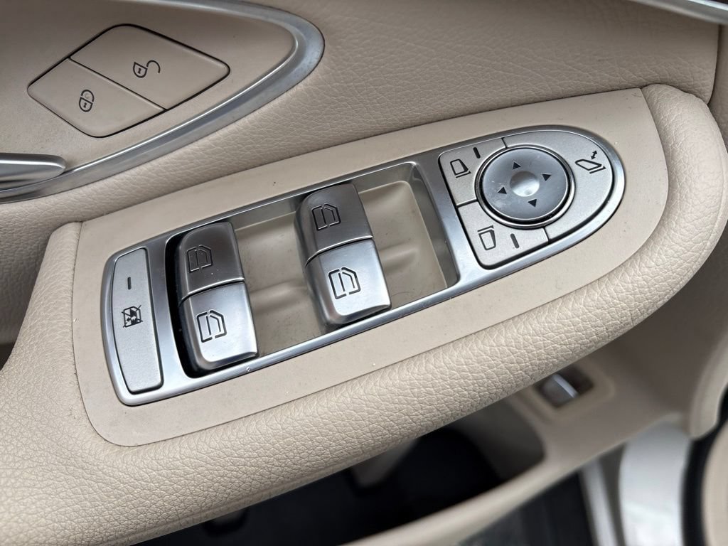 Used 2019 Mercedes-Benz GLC 300 4MATIC image 13