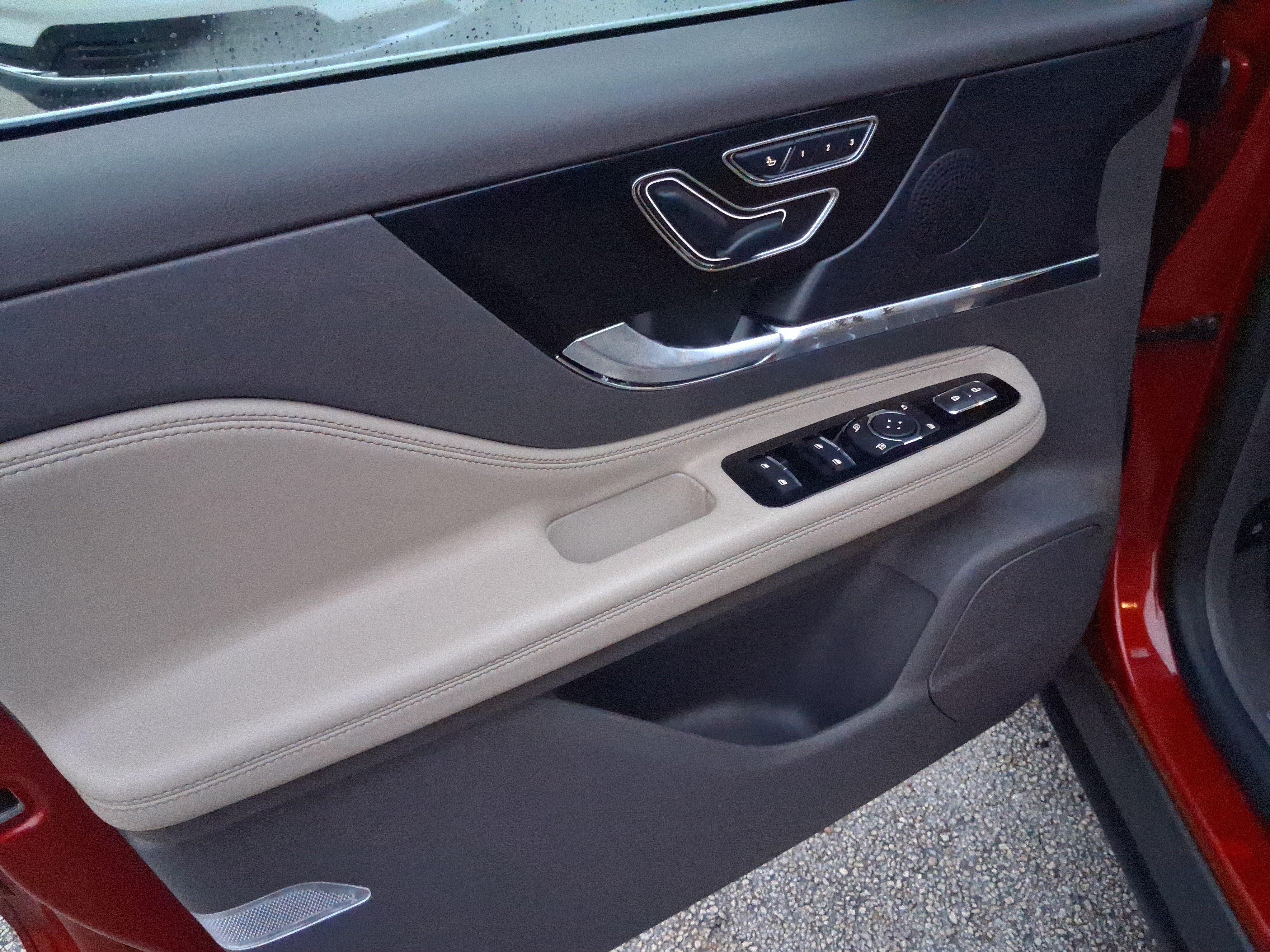 Certified 2024 Lincoln Corsair FWD image 13