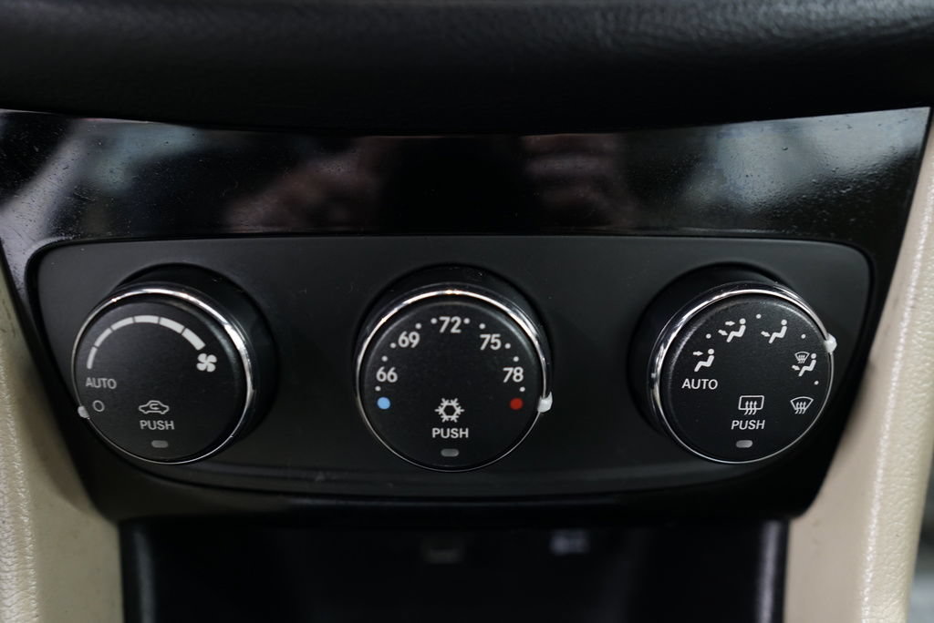 Used 2012 Chrysler 200 Limited FWD image 30