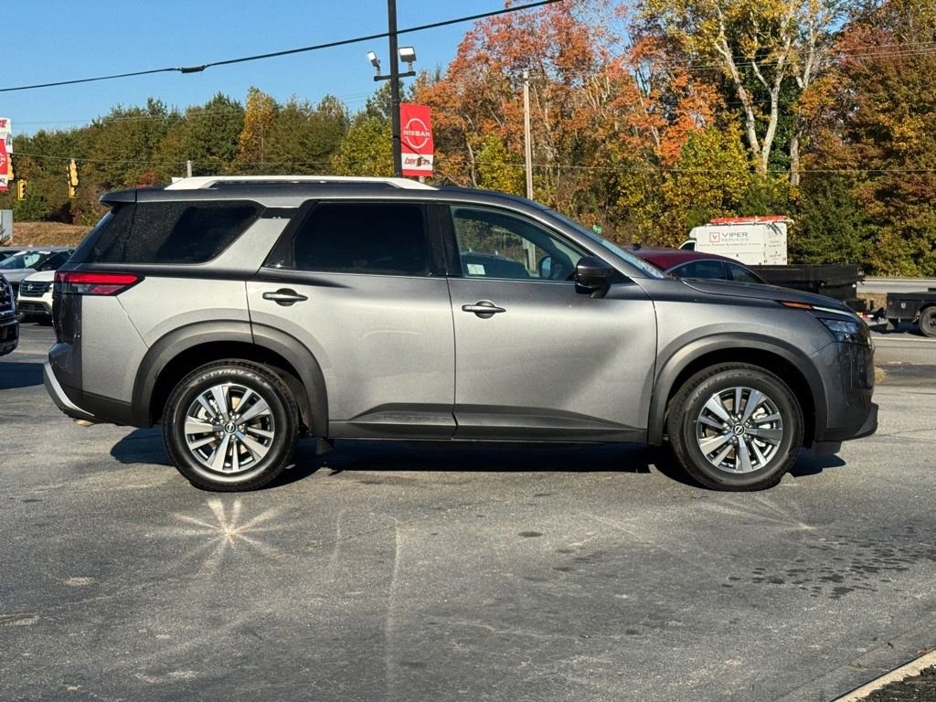 Certified 2025 Nissan Pathfinder SL image 2