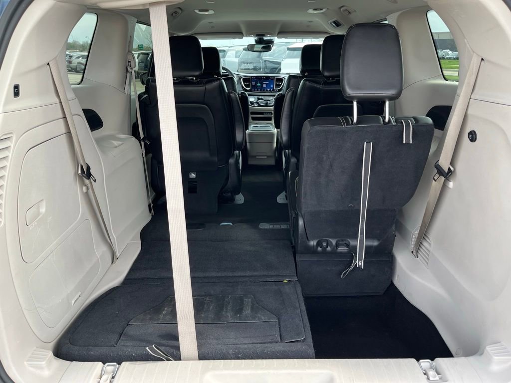 Used 2024 Chrysler Pacifica Select image 32